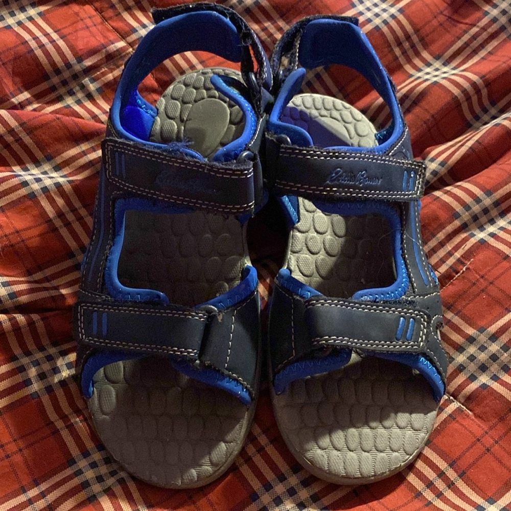 Boy sandals size 2 good condition